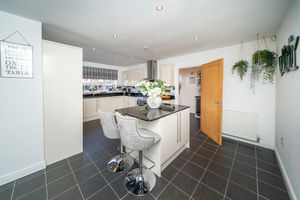 KITCHEN/DINER- click for photo gallery